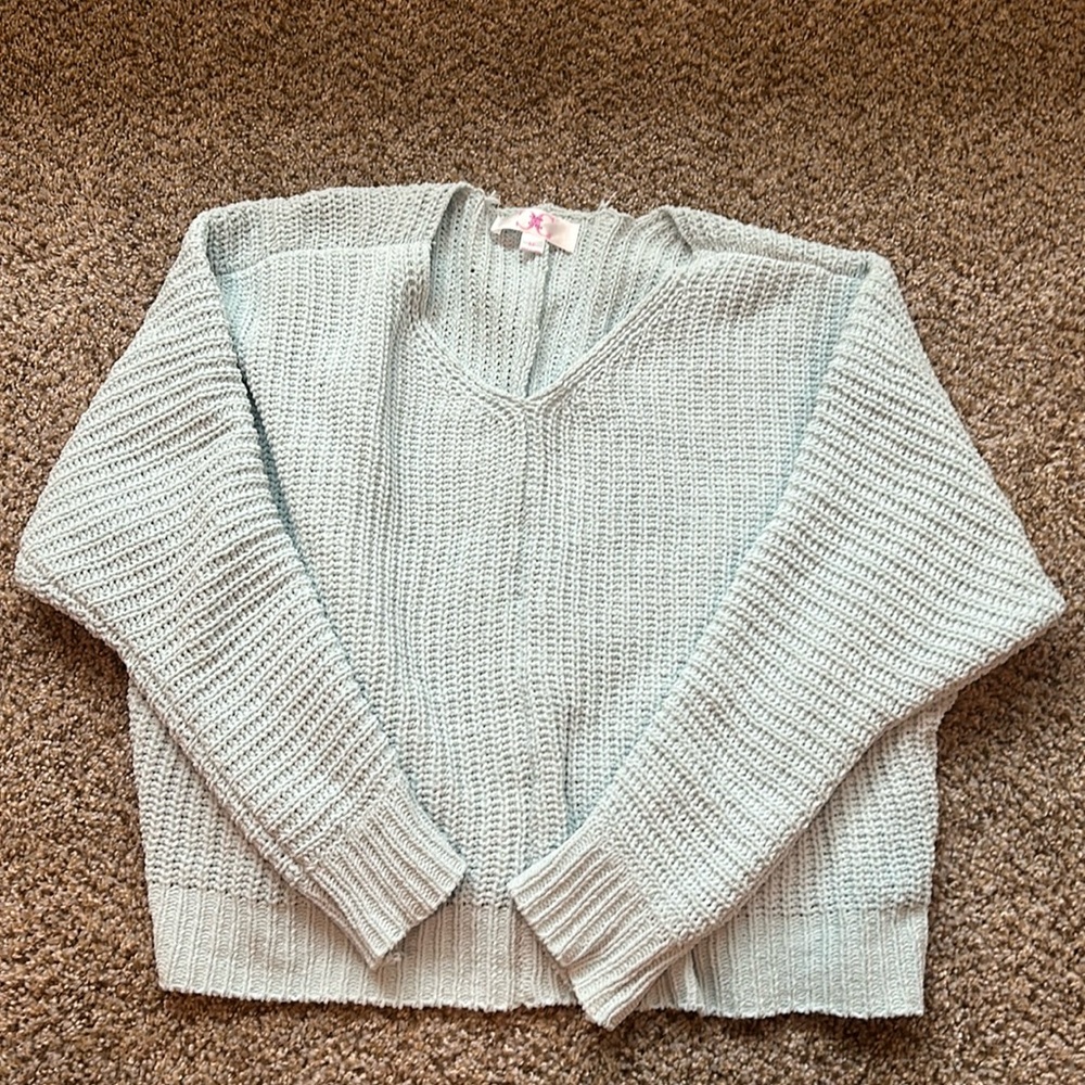 Cozy knit sweater. size:youth medium, no defects